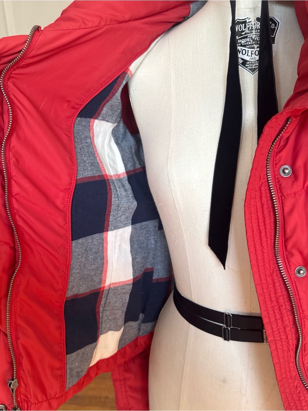 Hollister Women's Red Quilted Puffer Jacket - Picture 5 of 9